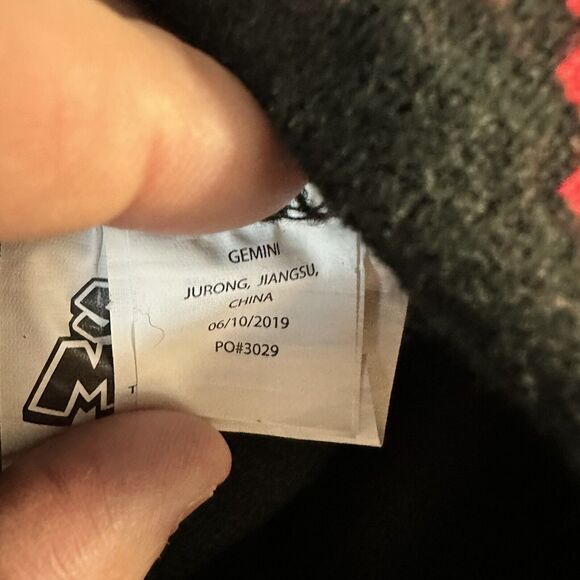 Super Mario Bros Hat Beanie Original NES Mario Bowser Black Pixels 2019 ONE SIZE - Picture 6 of 6